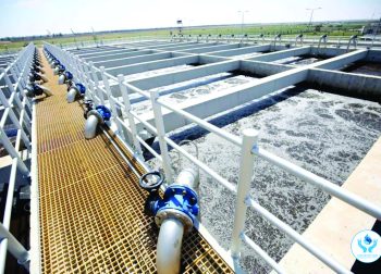 Toàn cảnh hệ thống xử lý nước thải tập trung công suất $500 m^3$/ngày đêm tại nhà máy.