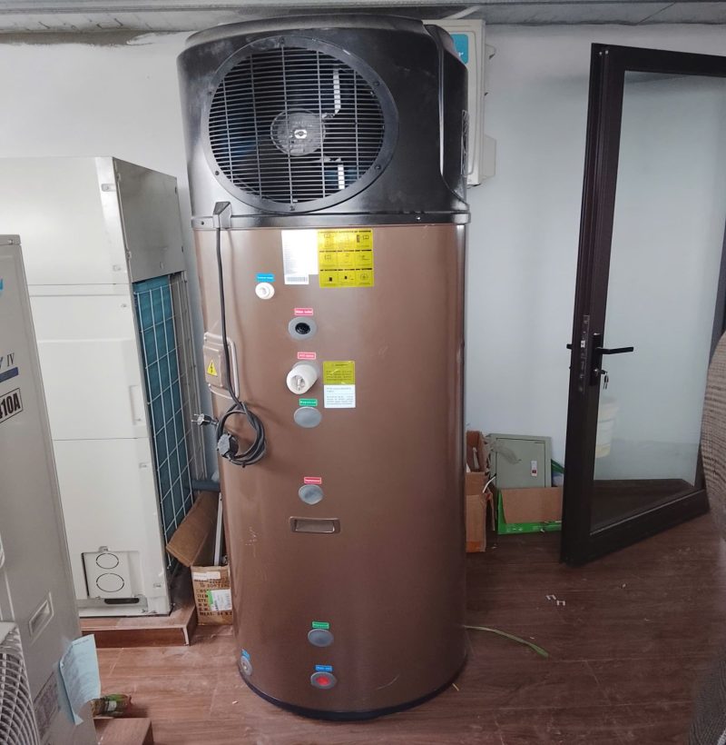 cận cảnh cột lọc đa tầng, lọc kim loại nặng, làm mềm nước.