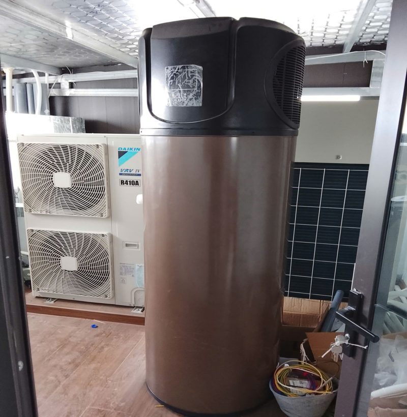 Hệ thống lọc nước đầu nguồn biệt thự kết hợp máy bơm nhiệt Heatpump trung tâm cao cấp.