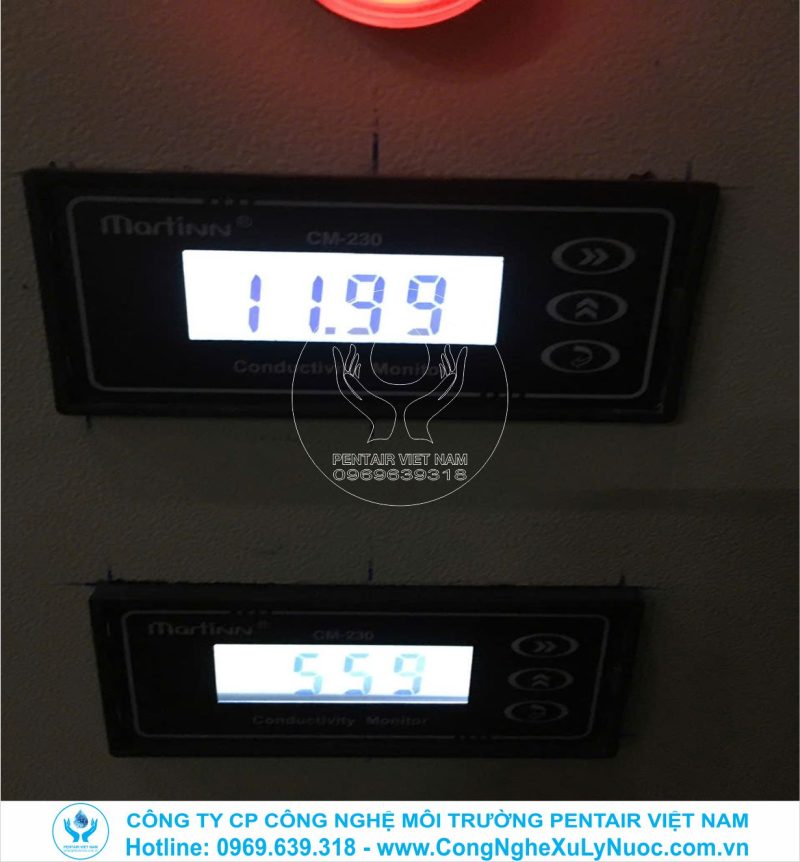 Màn hình hiển thị chỉ số dẫn điện Conductivity Monitor của hệ thống lọc nước EDI 6m3/h cho nhà máy xi mạ tại Hải Phòng.