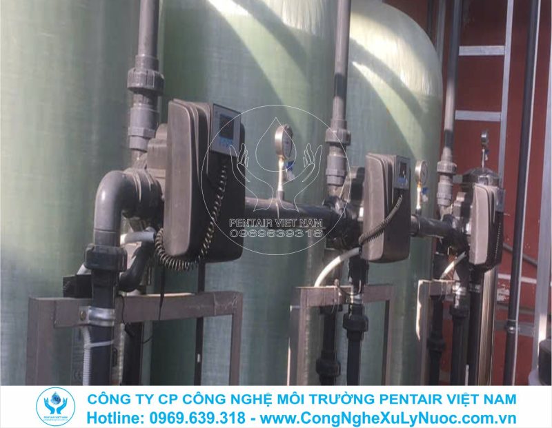 Hình ảnh thực tế van tự động Runxin F74A1 và F74A3 lắp đặt trên bồn lọc hệ thống RO 10m3/h tại nhà máy Dragon, Quế Võ.