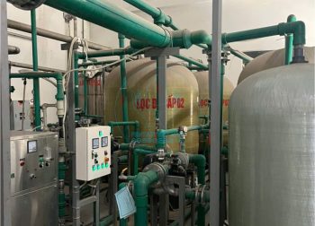 Hệ thống 3 cột lọc thô Composite xử lý nước giếng khoan tại Bệnh viện Quân y 103 Hà Nội.