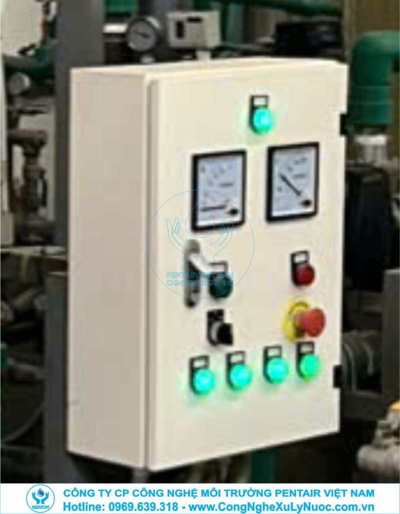 Tủ điện điều khiển hệ thống lọc nước giếng khoan công nghiệp tại Bệnh viện Quân y 103 Hà Nội.