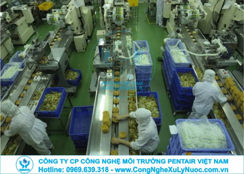 Hệ thống xử lý nước thải nhà máy sản xuất mì sử dụng công nghệ kỵ khí và hiếu khí hiện đại.