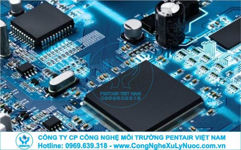 Hệ thống xử lý nước thải nhà máy sản xuất linh kiện điện tử và bo mạch in PCB hiện đại đạt chuẩn.