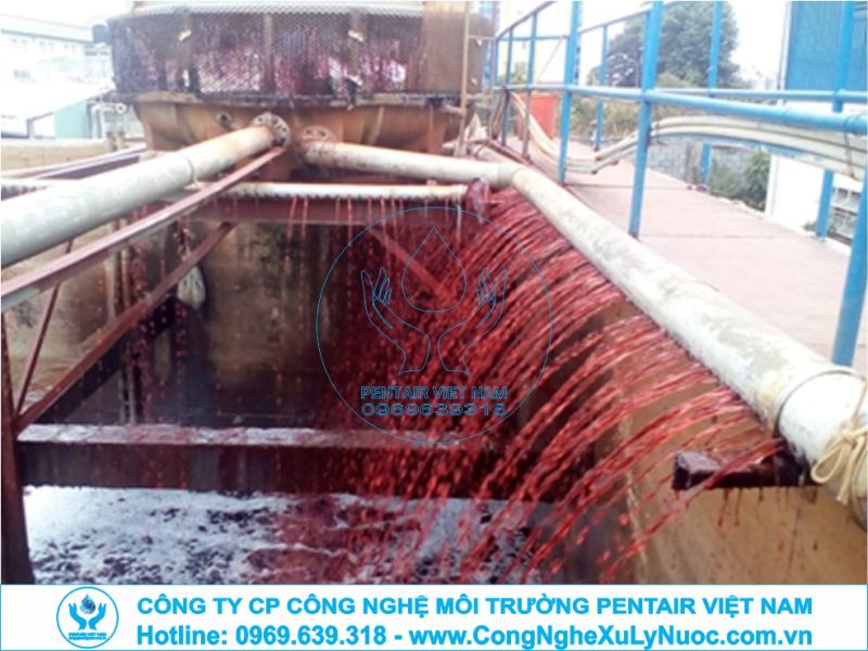 Hệ thống xử lý nước thải dệt nhuộm sử dụng công nghệ màng lọc MBR hiện đại tại nhà máy.