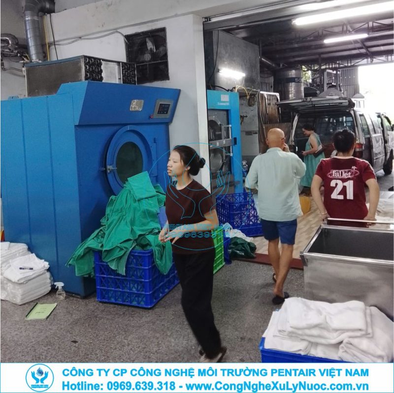 Hệ thống xử lý nước thải từ máy sấy và máy giặt công nghiệp tại xưởng giặt là do Pentair Việt Nam lắp đặt.
